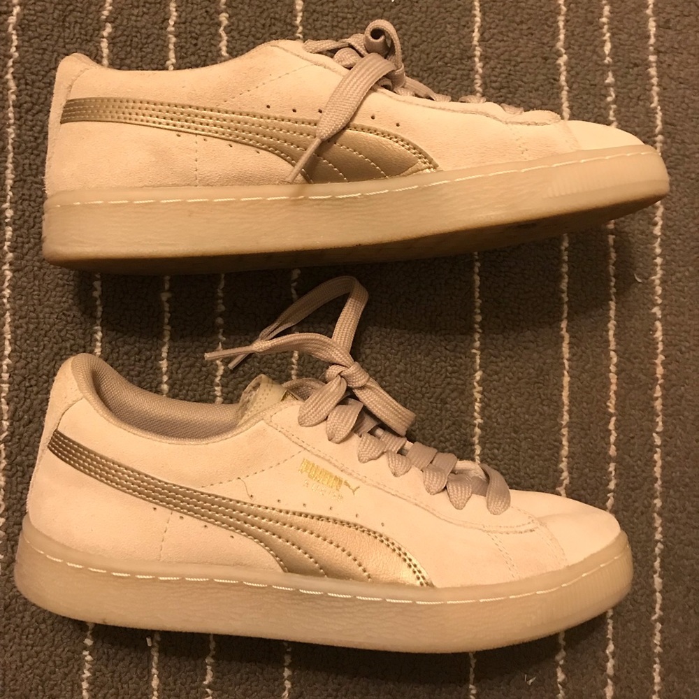 Suede Pumas